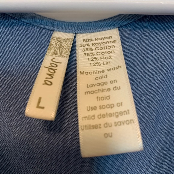 V- Neck Tie Top - Picture 3 of 4